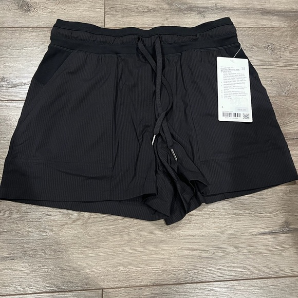 NEW Lululemon Dance Studio HR Shorts 3.5”. Black. Women’s size 6. - Picture 1 of 3